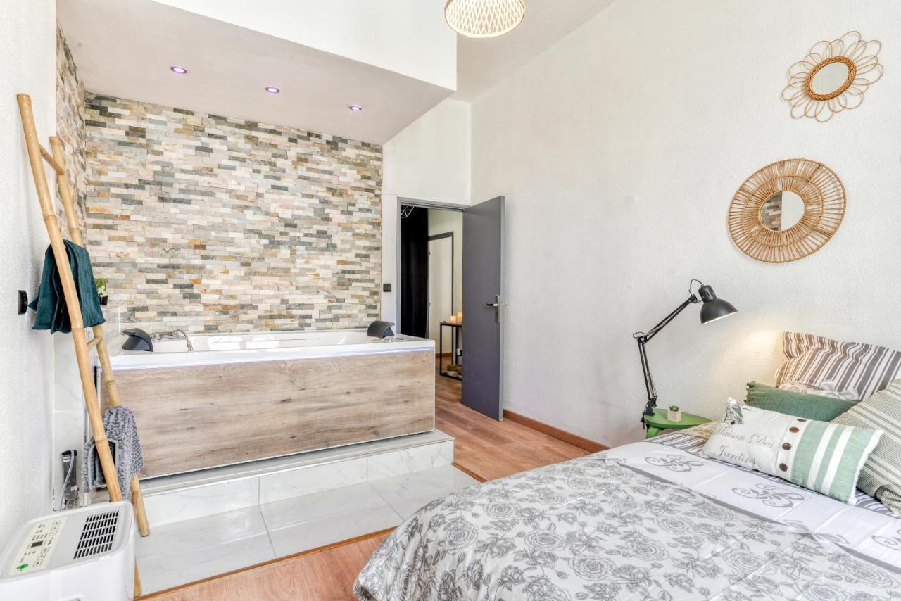Appartement Parenthèse Occitane -WIFI - Balnéo- Parking Gratuit - Netflix à Carcassonne Extérieur photo